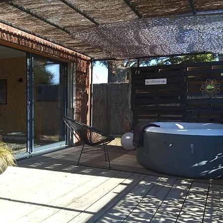 Gîte atypique et chic avec spa privatif Saint-Aignan  Extérieur photo
